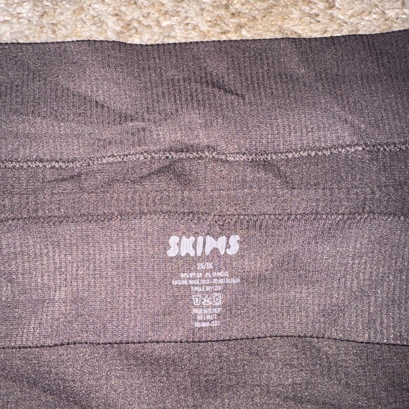 Skims Bra 2x - Picture 3 of 3